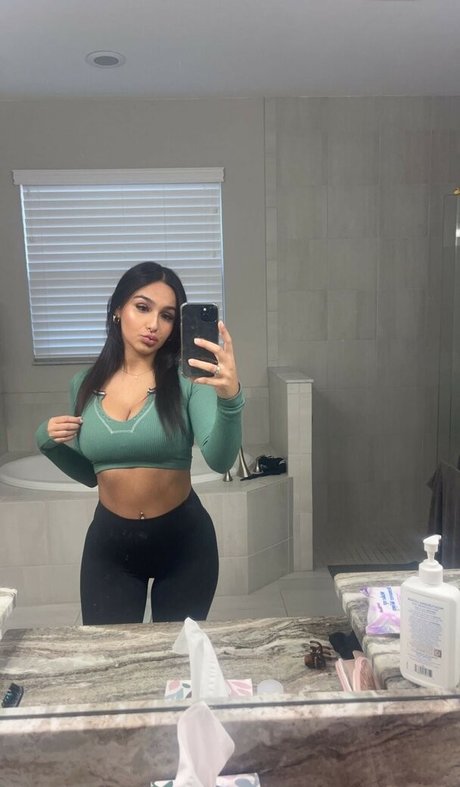 Nacktes geleaktes OnlyFans-Foto von Emma Petisco