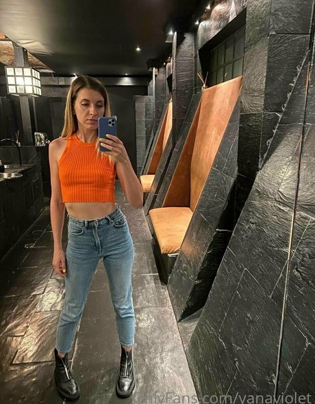 Nacktes geleaktes OnlyFans-Foto von Yanaviolet