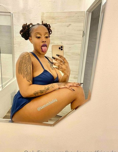 Nacktes geleaktes OnlyFans-Foto von Bayleeandfriends