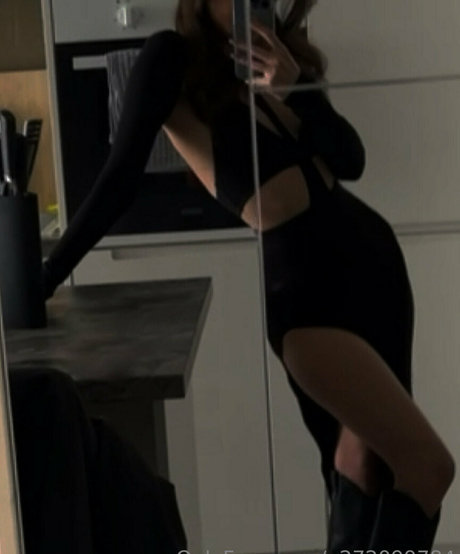 Nacktes geleaktes OnlyFans-Foto von Barbiecake