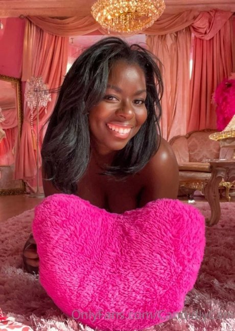 Nacktes geleaktes OnlyFans-Foto von Camille Winbush