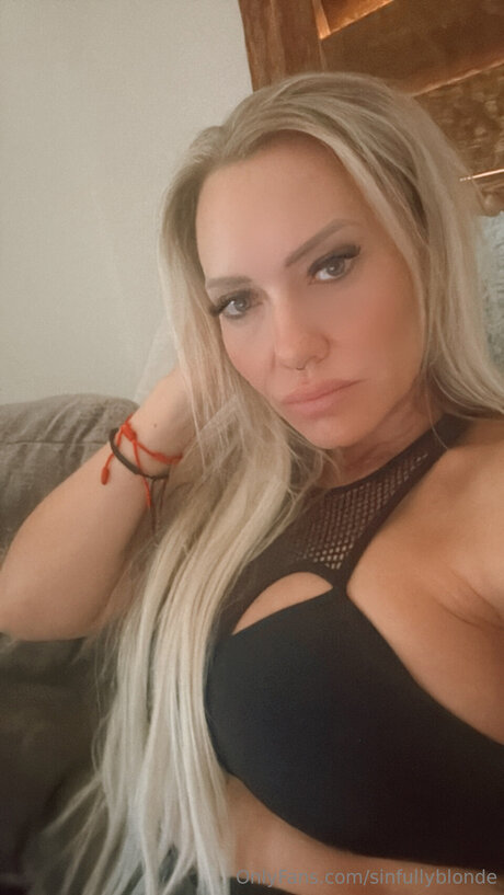Nacktes geleaktes OnlyFans-Foto von Sinfullyblonde