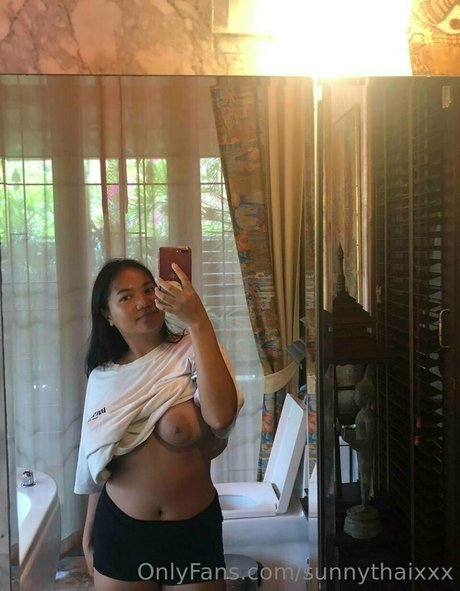 Nacktes geleaktes OnlyFans-Foto von Sunnythaixxx