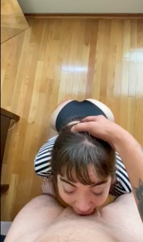 Nacktes geleaktes OnlyFans-Foto von Olivia Bleau