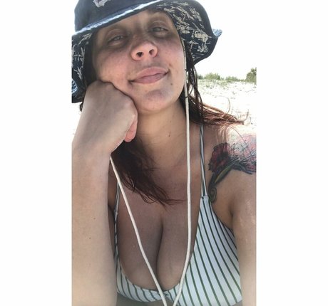 Nacktes geleaktes OnlyFans-Foto von Tallnerdywoman