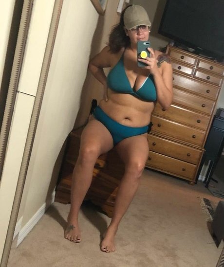 Nacktes geleaktes OnlyFans-Foto von Tallnerdywoman