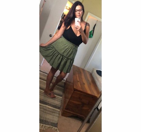 Nacktes geleaktes OnlyFans-Foto von Tallnerdywoman