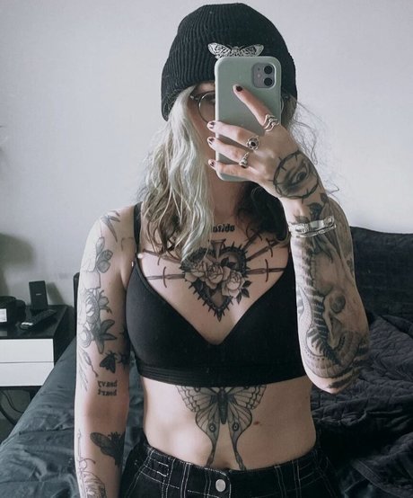 Nacktes geleaktes OnlyFans-Foto von Mothica