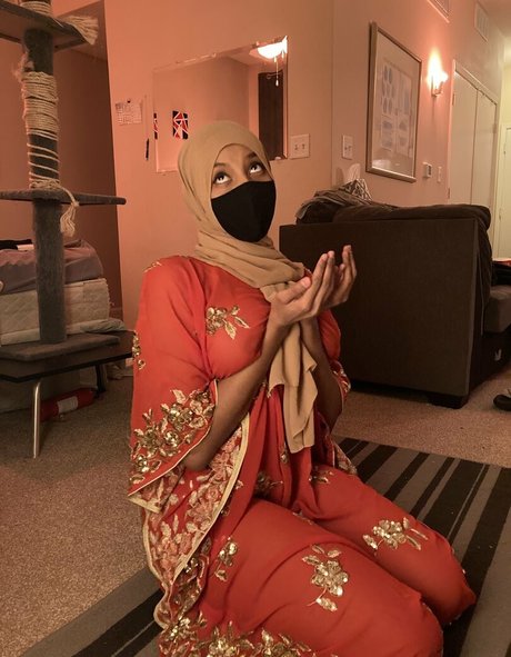 Nacktes geleaktes OnlyFans-Foto von Hijabibambi