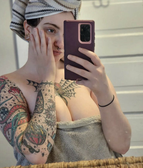 Nacktes geleaktes OnlyFans-Foto von Abhormistress
