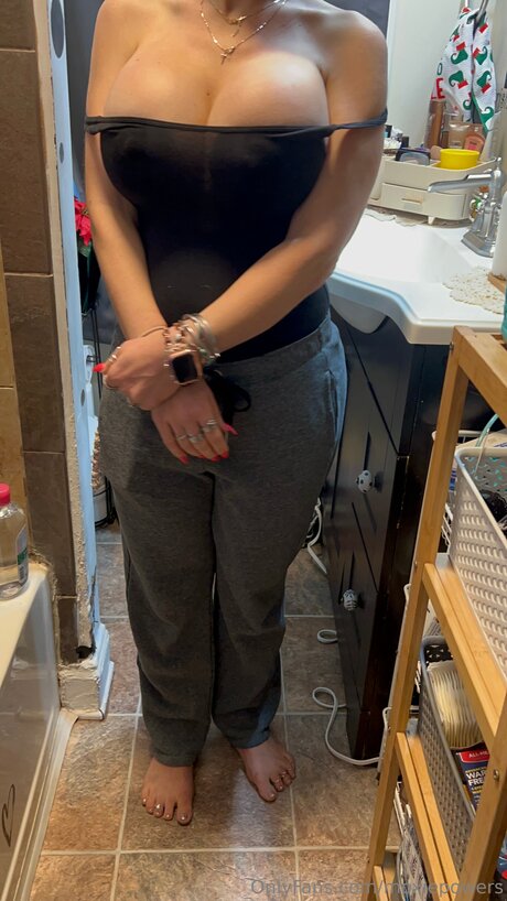 Nacktes geleaktes OnlyFans-Foto von Moxiepowers