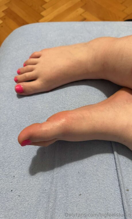 Nacktes geleaktes OnlyFans-Foto von Bigfeetstudio