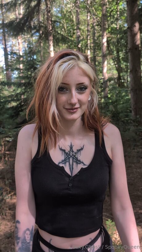Nacktes geleaktes OnlyFans-Foto von Spooky Queen0 0