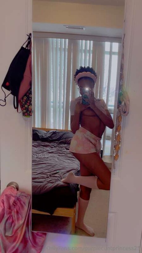 Nacktes geleaktes OnlyFans-Foto von Purplecuntprincess25