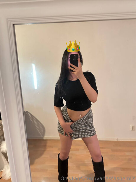 Nacktes geleaktes OnlyFans-Foto von Vanessashemlis