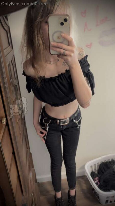Nacktes geleaktes OnlyFans-Foto von N0tfree
