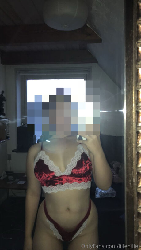 Nacktes geleaktes OnlyFans-Foto von Lilleniller