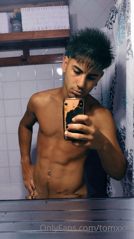 Nacktes geleaktes OnlyFans-Foto von Tomxxxs