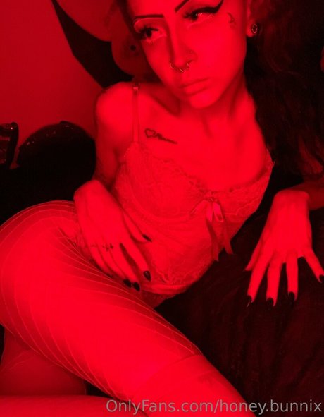 Nacktes geleaktes OnlyFans-Foto von Honeybunnix