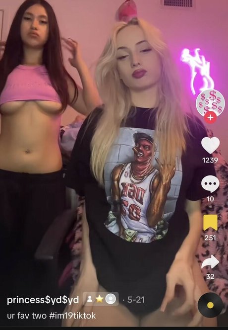 Nacktes geleaktes OnlyFans-Foto von Aliisdacutest