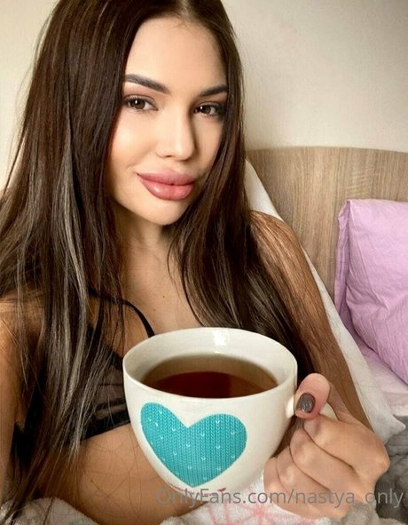 Nacktes geleaktes OnlyFans-Foto von Sofaukr