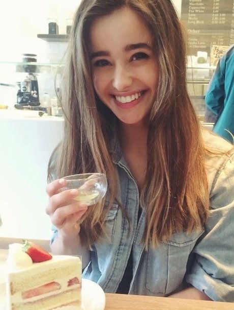 Nacktes geleaktes OnlyFans-Foto von Holly Earl