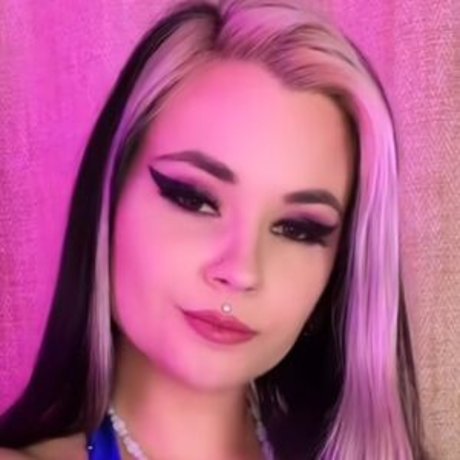 Nacktes geleaktes OnlyFans-Foto von Dog Biscuits