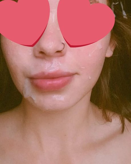 Nacktes geleaktes OnlyFans-Foto von Ashley Hotwife