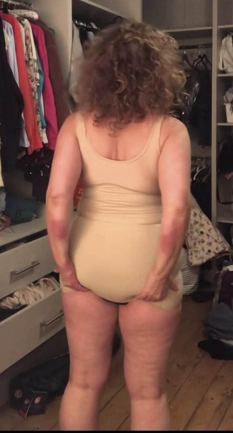 Nacktes geleaktes OnlyFans-Foto von Nadia Sawalha
