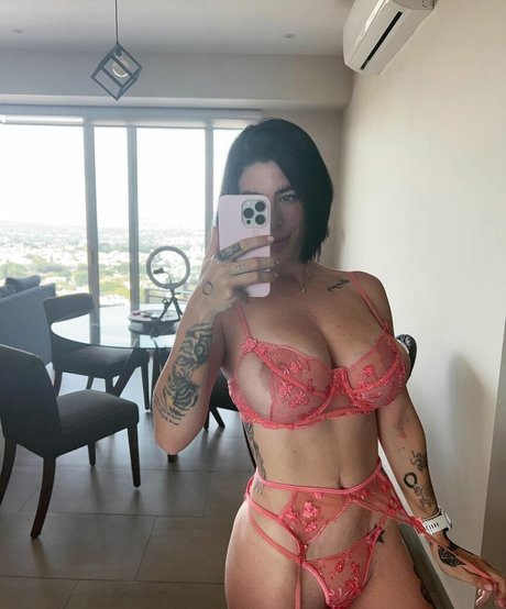 Nacktes geleaktes OnlyFans-Foto von Nikkiolinok