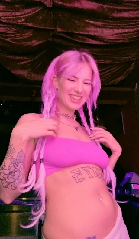 Nacktes geleaktes OnlyFans-Foto von Pinkarosalina