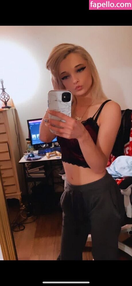 Nacktes geleaktes OnlyFans-Foto von Kelly Lyn