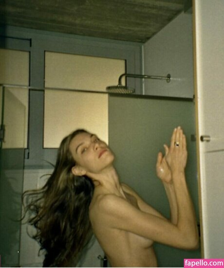 Charlotte Cardin Nue