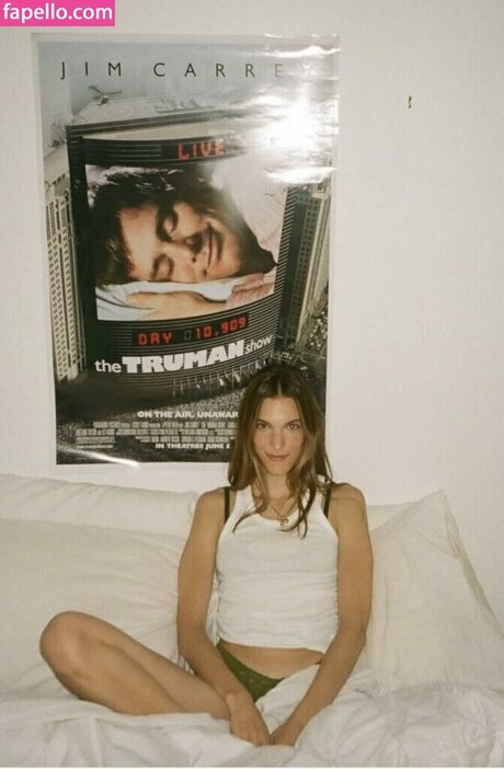 Charlotte Cardin Nue