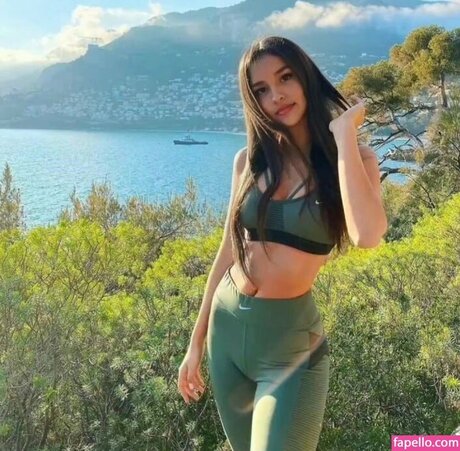 Alexandra Saint Mleux