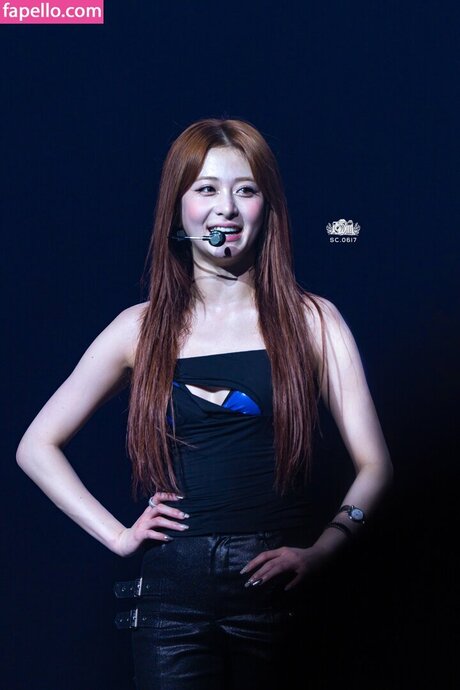 Huh Yunjin 허윤진