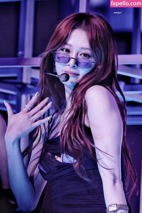 Huh Yunjin 허윤진