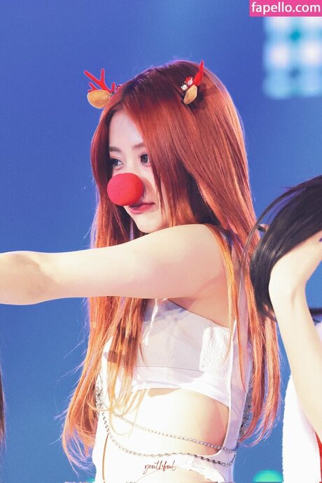 Huh Yunjin 허윤진