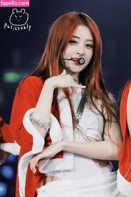 Huh Yunjin 허윤진