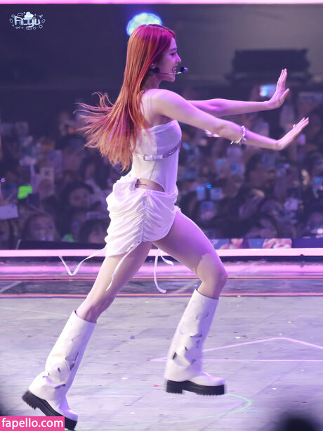 Huh Yunjin 허윤진