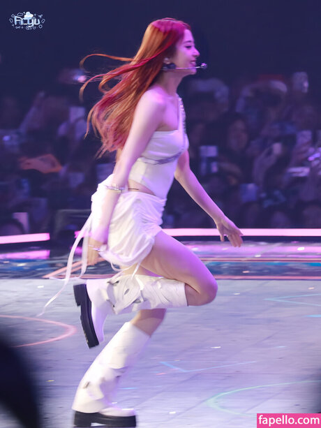 Huh Yunjin 허윤진