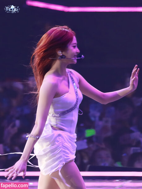 Huh Yunjin 허윤진