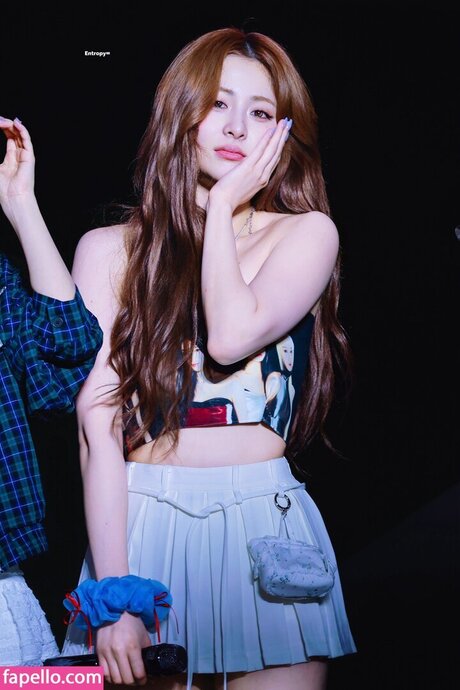 Huh Yunjin 허윤진