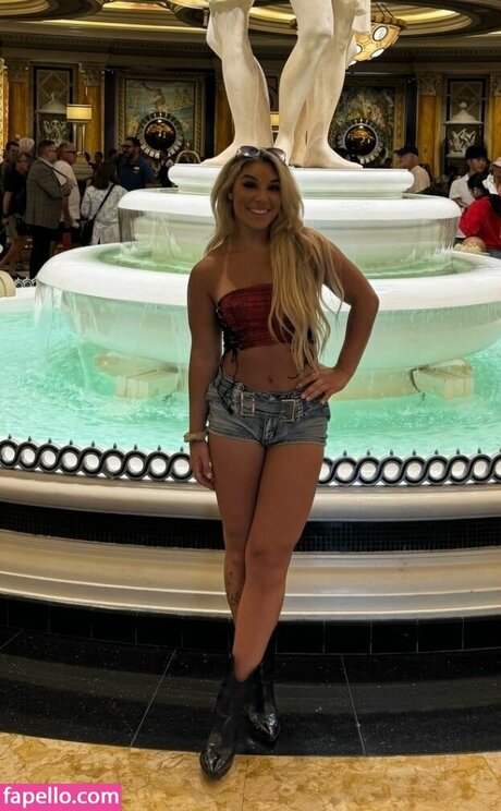 Nacktes geleaktes OnlyFans-Foto von Thea Hail