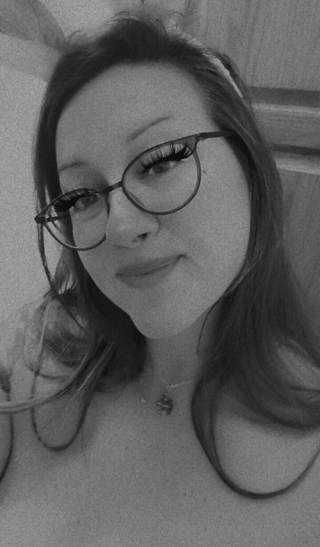 Nacktes geleaktes OnlyFans-Foto von Bunnyvelvet