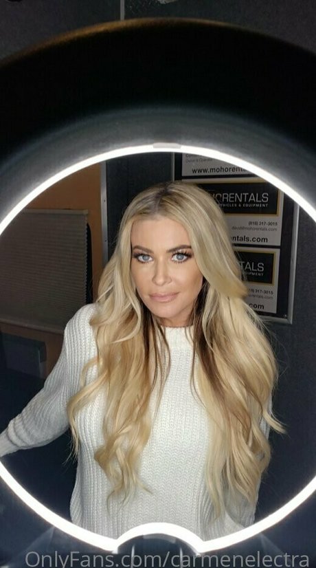 Nacktes geleaktes OnlyFans-Foto von Carmenelectra