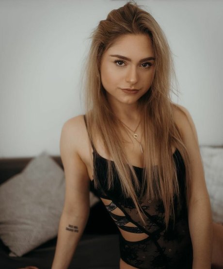 Nacktes geleaktes OnlyFans-Foto von Alina Khani
