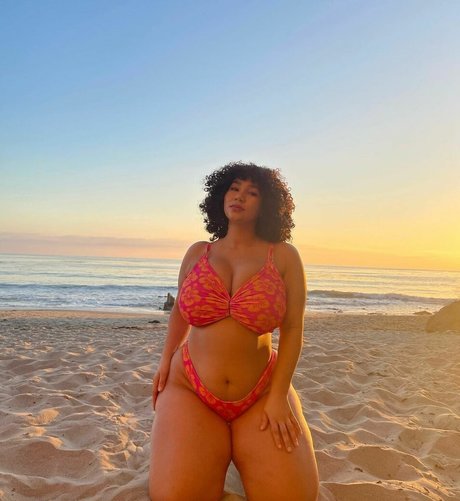 Nacktes geleaktes OnlyFans-Foto von Katelyn Folasade