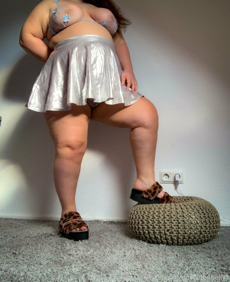 Nacktes geleaktes OnlyFans-Foto von Adorethebelly1
