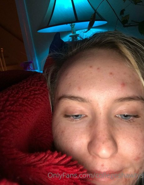 Nacktes geleaktes OnlyFans-Foto von Babykannabis